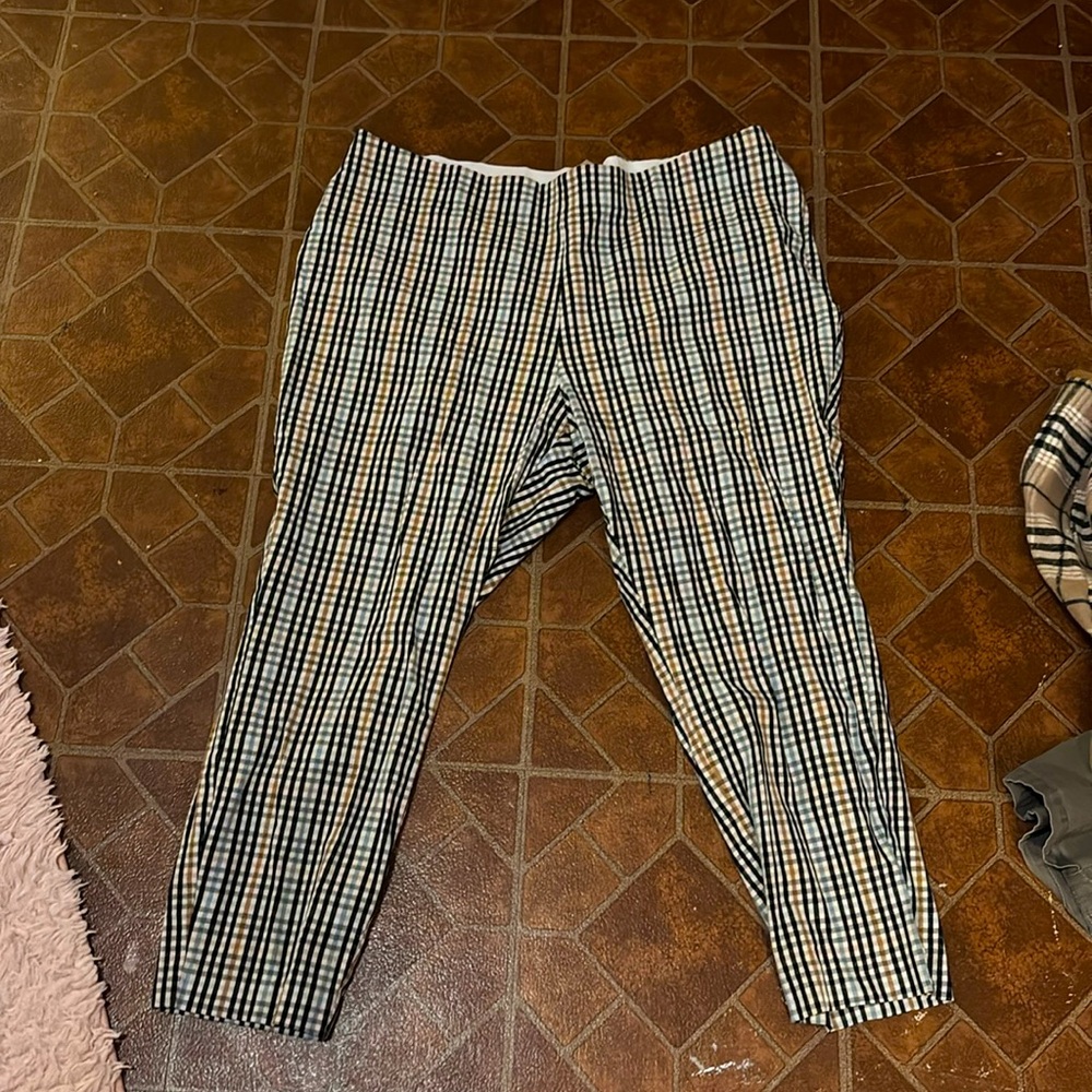 Kind of khaki haven’t been worn many times no stains